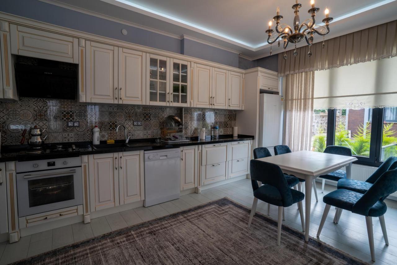 Poison Garden Suite Gozalan ภายนอก รูปภาพ