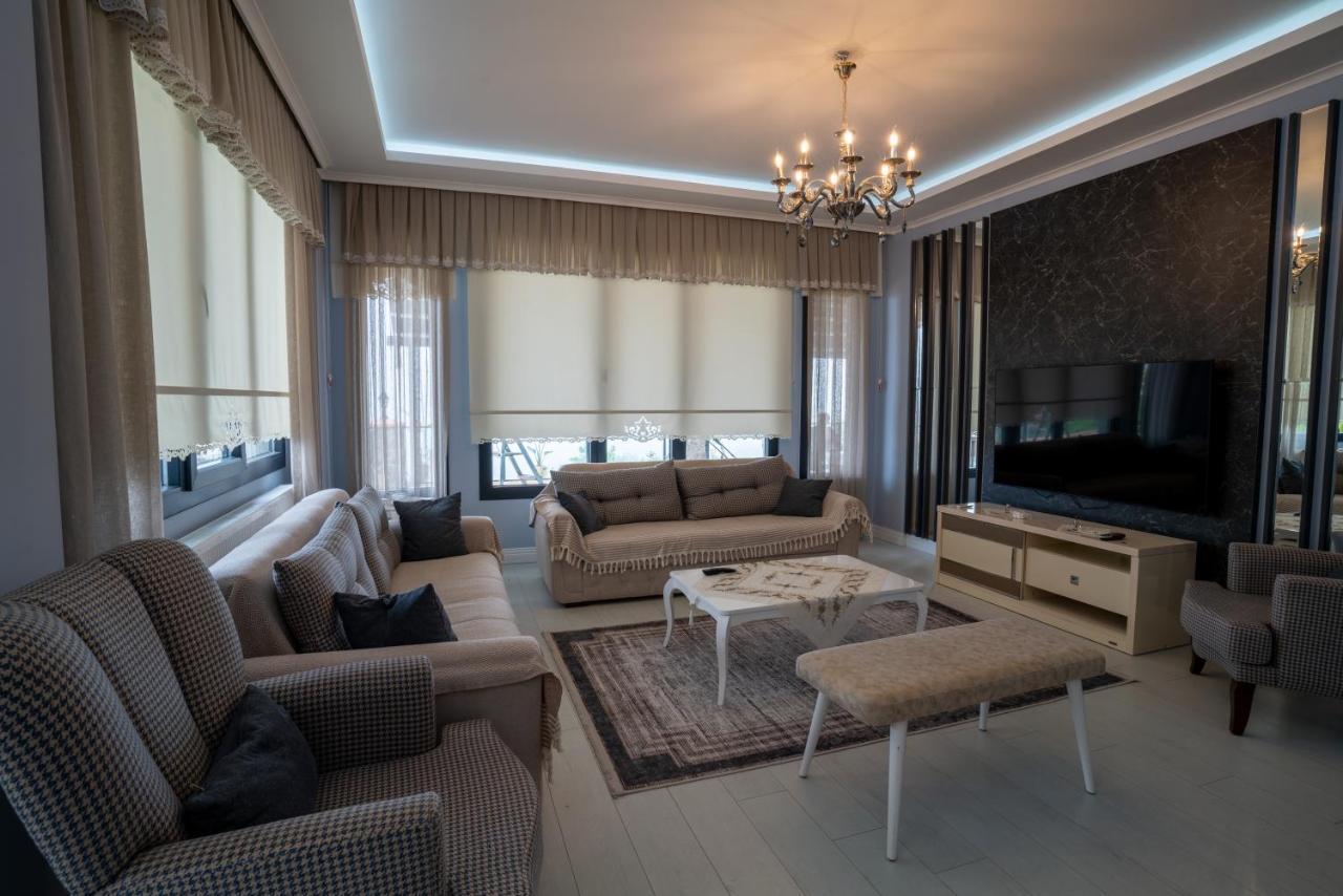 Poison Garden Suite Gozalan ภายนอก รูปภาพ