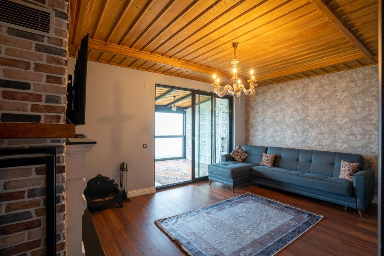 Poison Garden Suite Gozalan ภายนอก รูปภาพ
