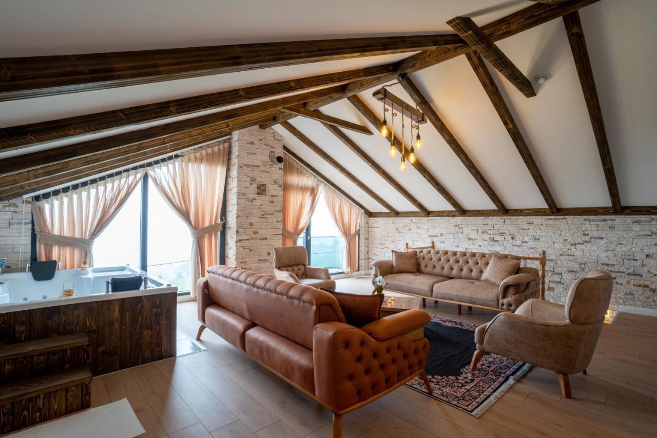 Poison Garden Suite Gozalan ภายนอก รูปภาพ