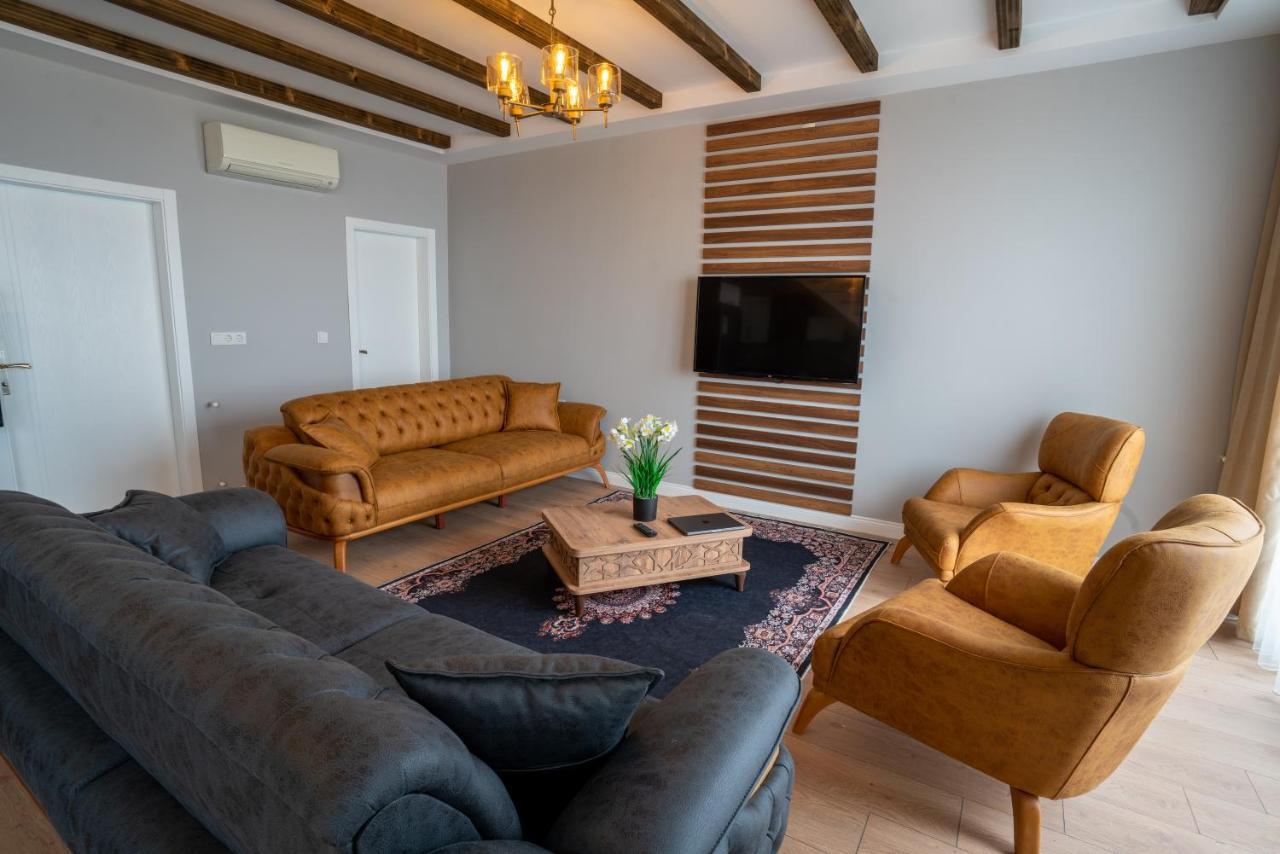 Poison Garden Suite Gozalan ภายนอก รูปภาพ