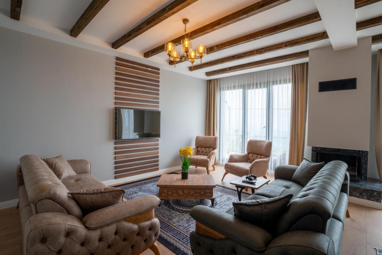 Poison Garden Suite Gozalan ภายนอก รูปภาพ