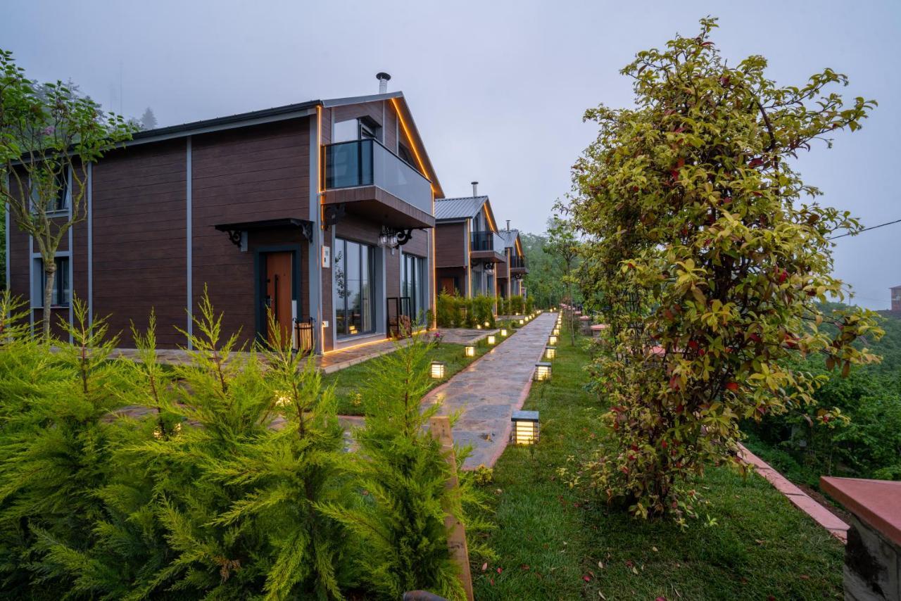 Poison Garden Suite Gozalan ภายนอก รูปภาพ