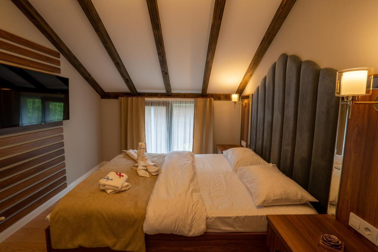 Poison Garden Suite Gozalan ภายนอก รูปภาพ