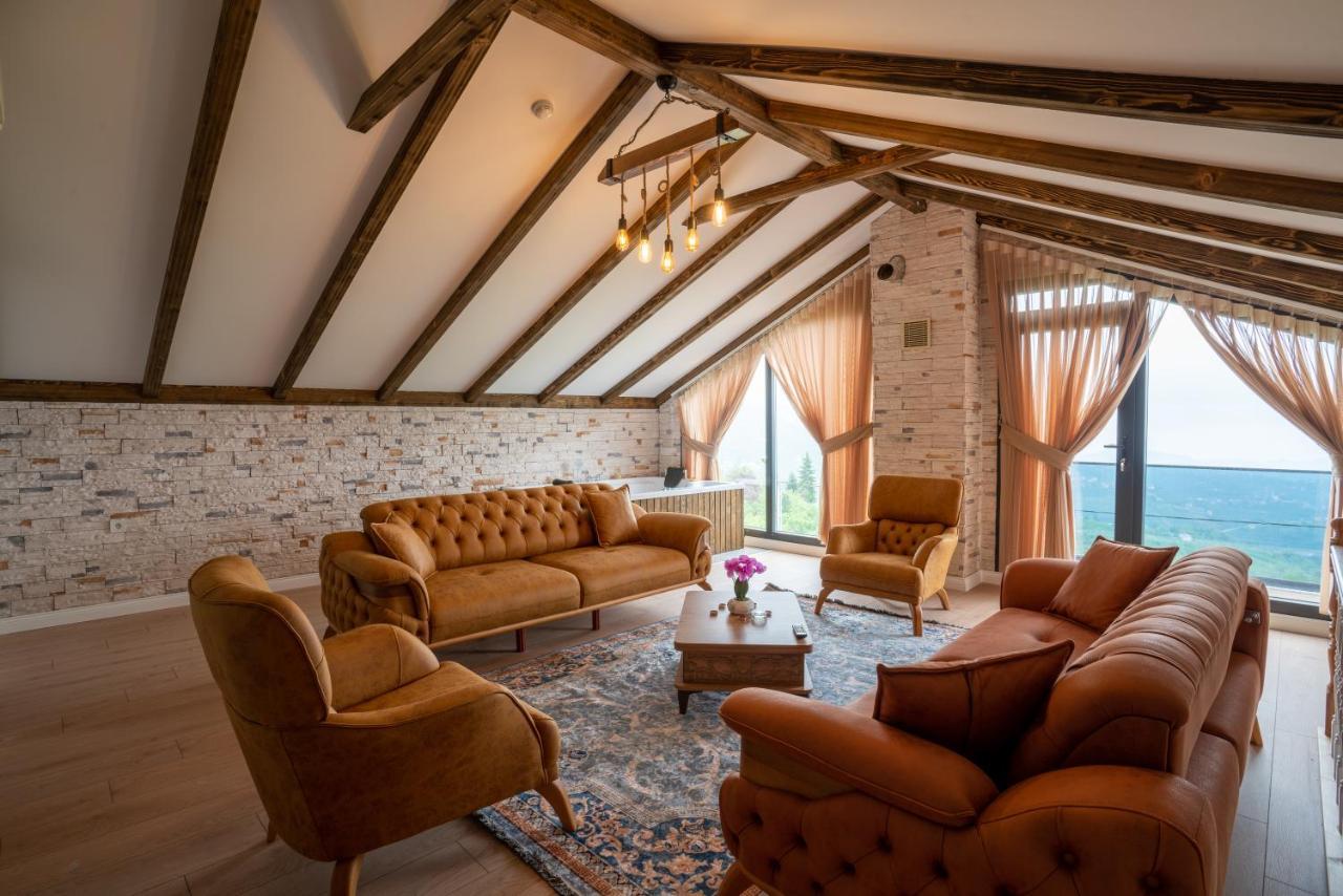 Poison Garden Suite Gozalan ภายนอก รูปภาพ