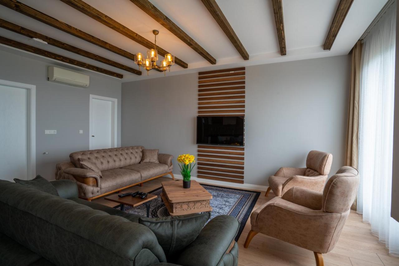Poison Garden Suite Gozalan ภายนอก รูปภาพ