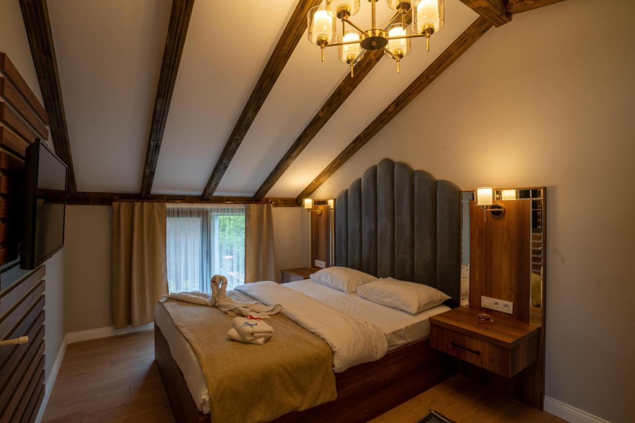 Poison Garden Suite Gozalan ภายนอก รูปภาพ