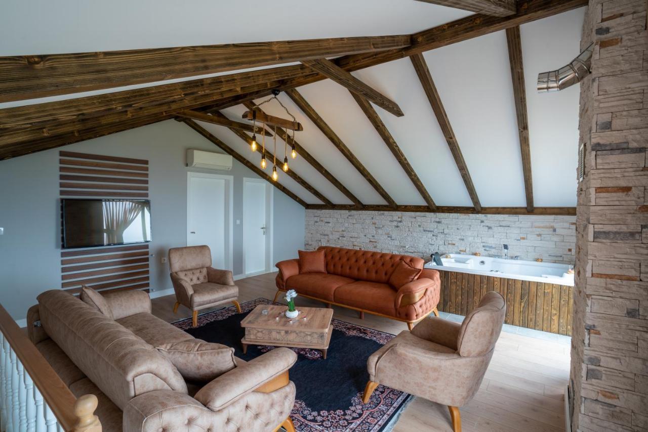 Poison Garden Suite Gozalan ภายนอก รูปภาพ