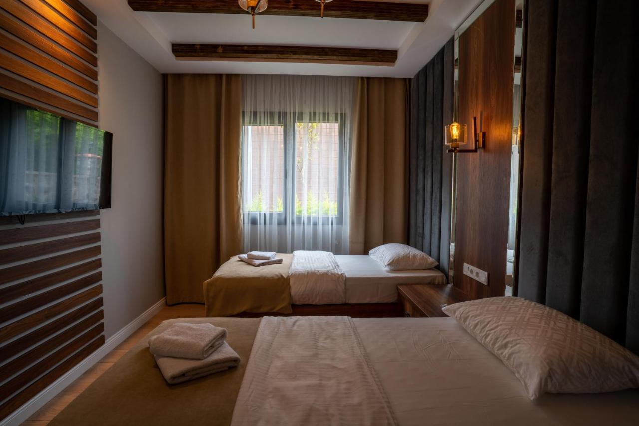 Poison Garden Suite Gozalan ภายนอก รูปภาพ