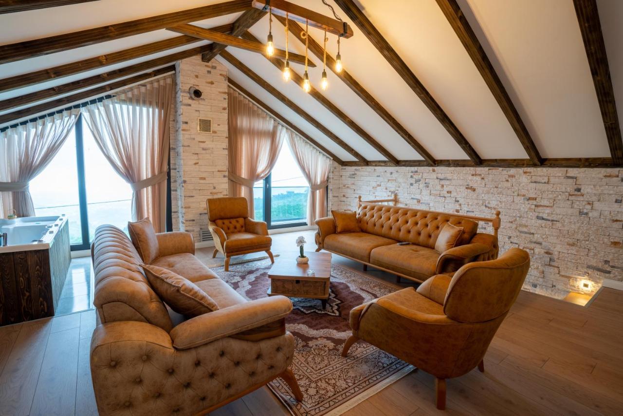 Poison Garden Suite Gozalan ภายนอก รูปภาพ
