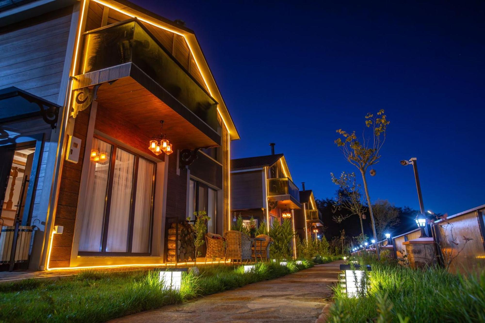 Poison Garden Suite Gozalan ภายนอก รูปภาพ