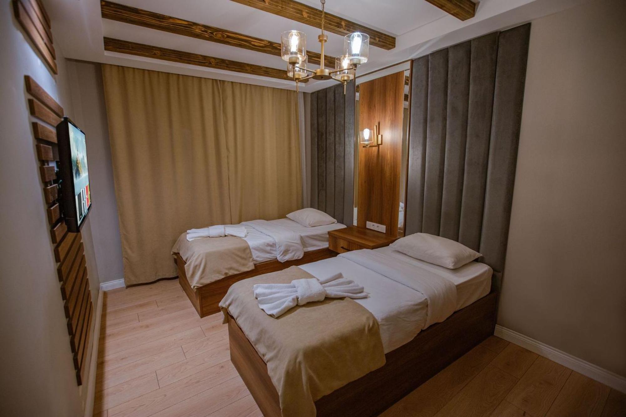 Poison Garden Suite Gozalan ภายนอก รูปภาพ