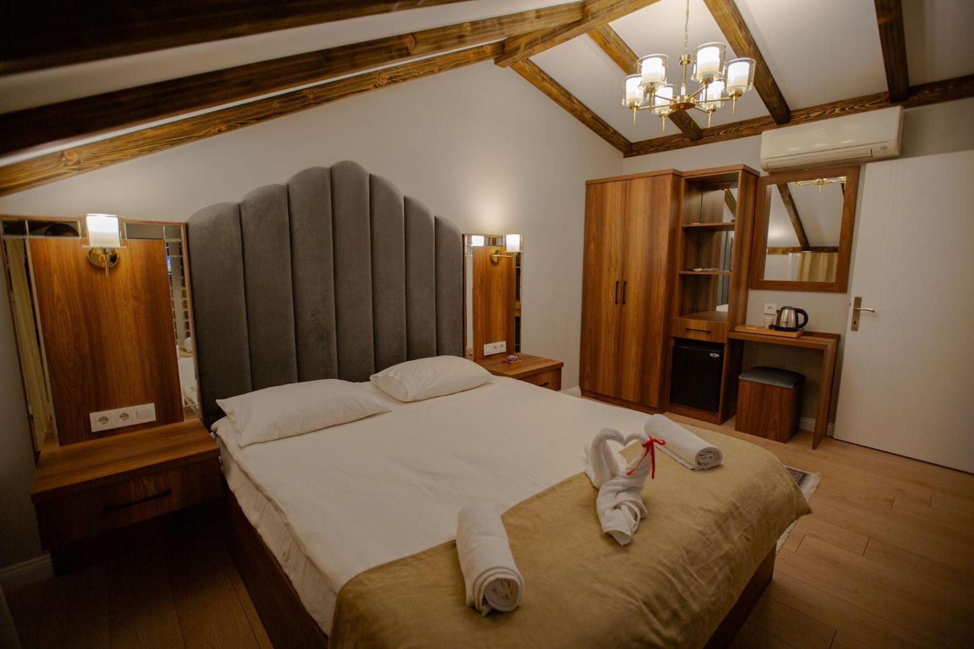 Poison Garden Suite Gozalan ภายนอก รูปภาพ