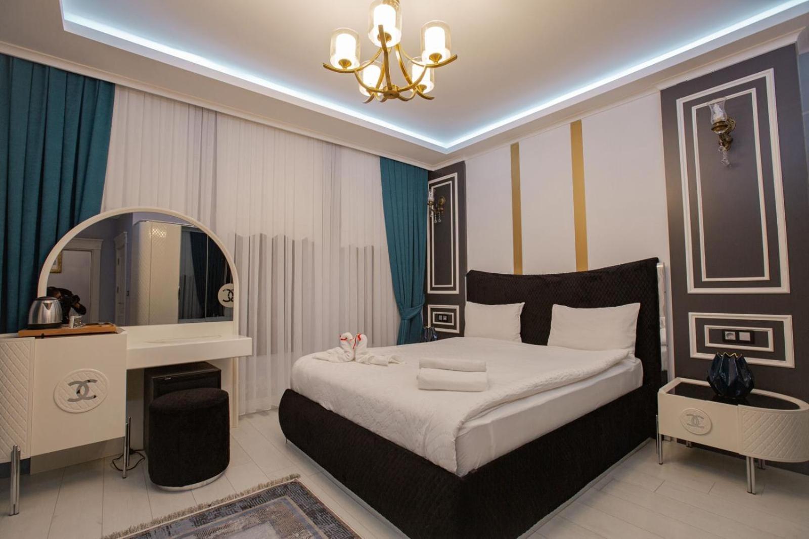 Poison Garden Suite Gozalan ภายนอก รูปภาพ